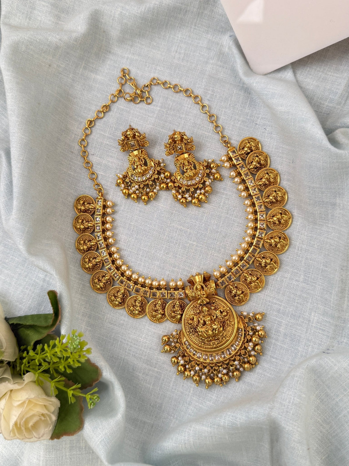 Antique Lakshmi Kasu Short Neacklace Set | N0538 - Mahilas