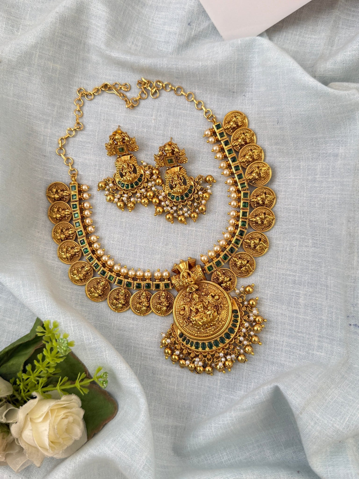 Antique Lakshmi Kasu Short Neacklace Set | N0539 - Mahilas