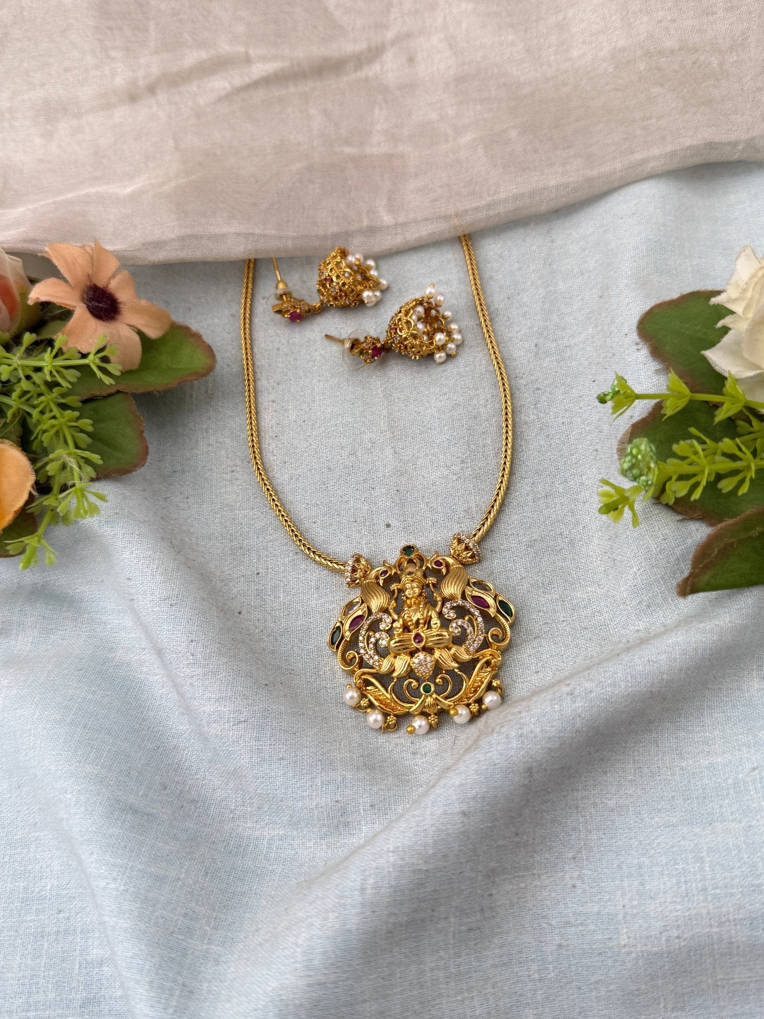 Antique Lakshmi Pendant Necklace Set | No329 - Mahilas
