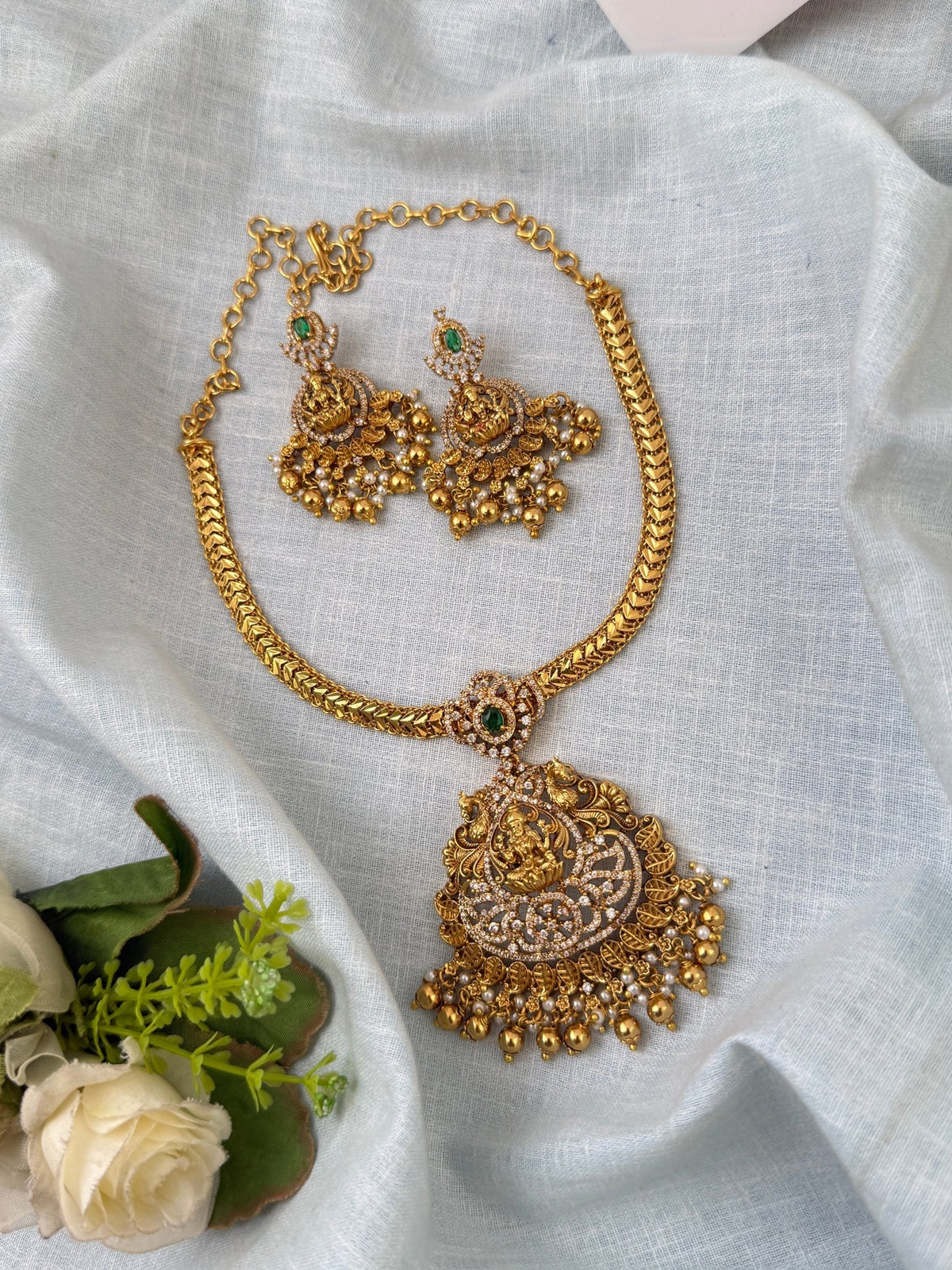Antique Lakshmi Pendant Short Neacklace Set | N0524 - Mahilas