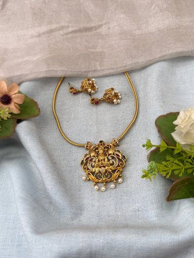 Antique Lakshmi Pendant Short Necklace Set | No289 - Mahilas