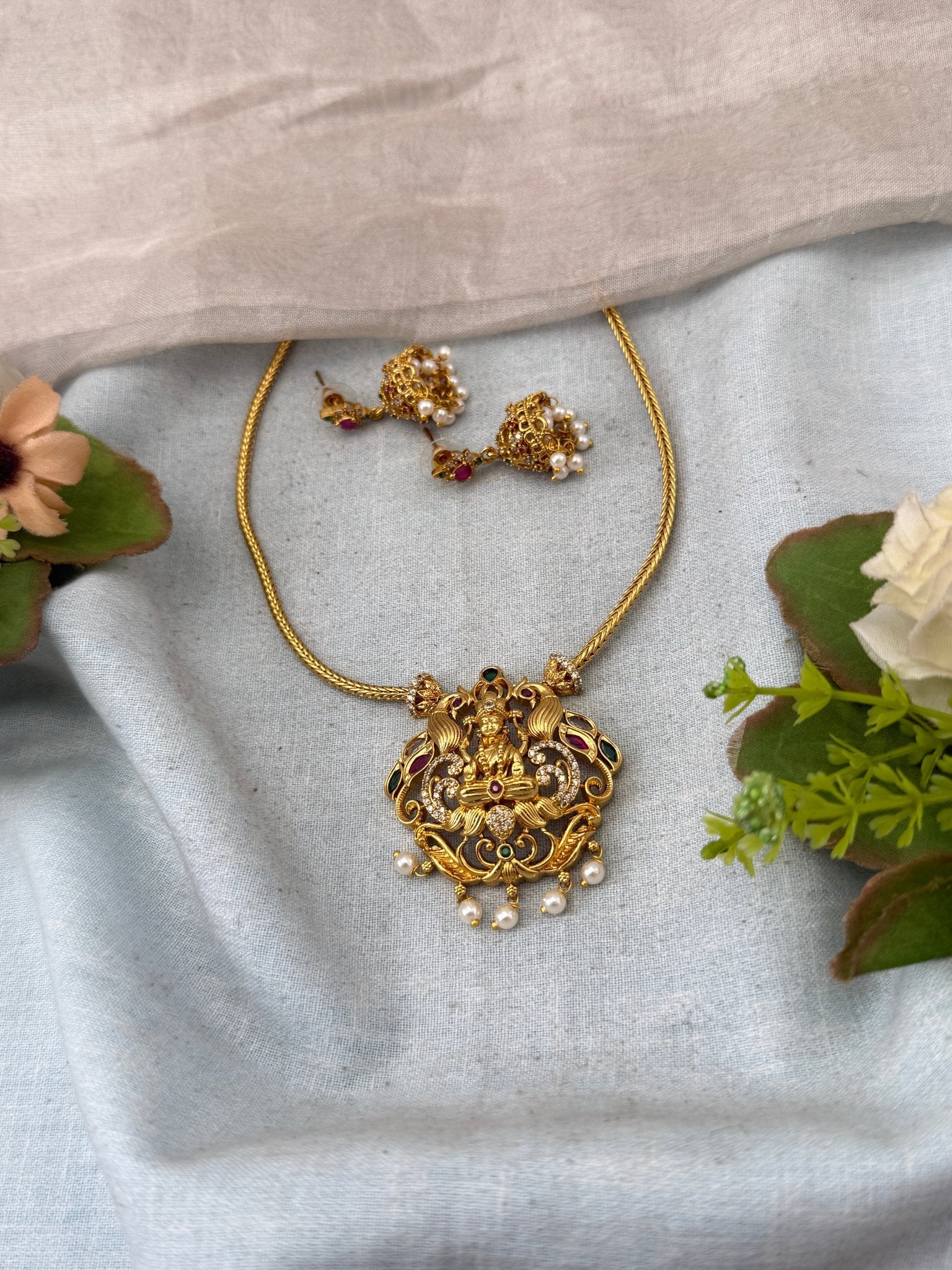 Antique Lakshmi Pendant Short Necklace Set | No289 - Mahilas