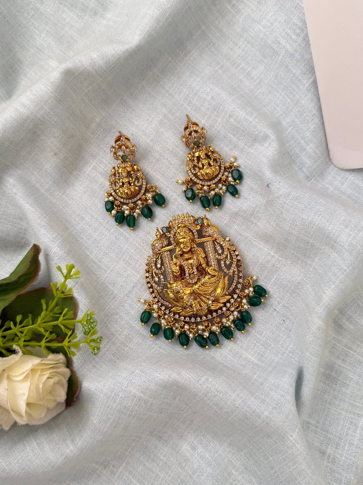 Antique Lakshmi Pendant with Earrings | P0066 - Mahilas