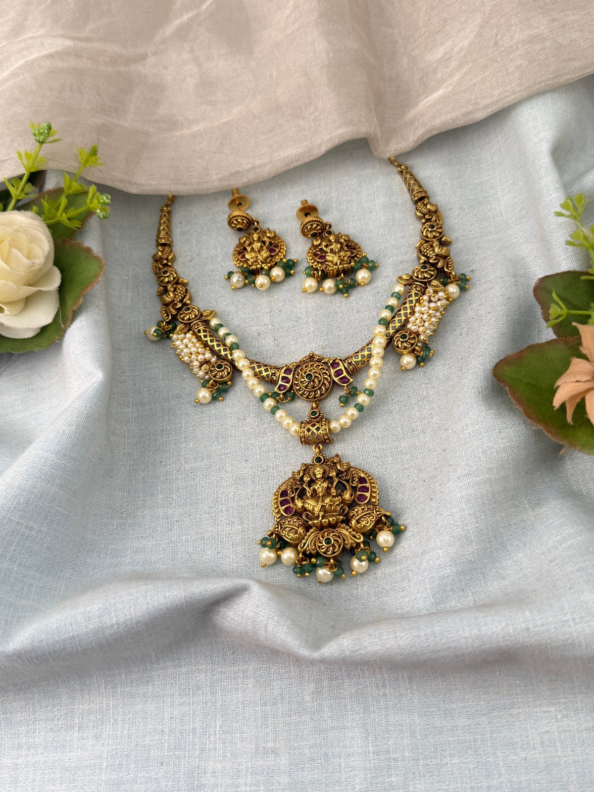 Antique Lakshmi Short Necklace Set | 027 - Mahilas