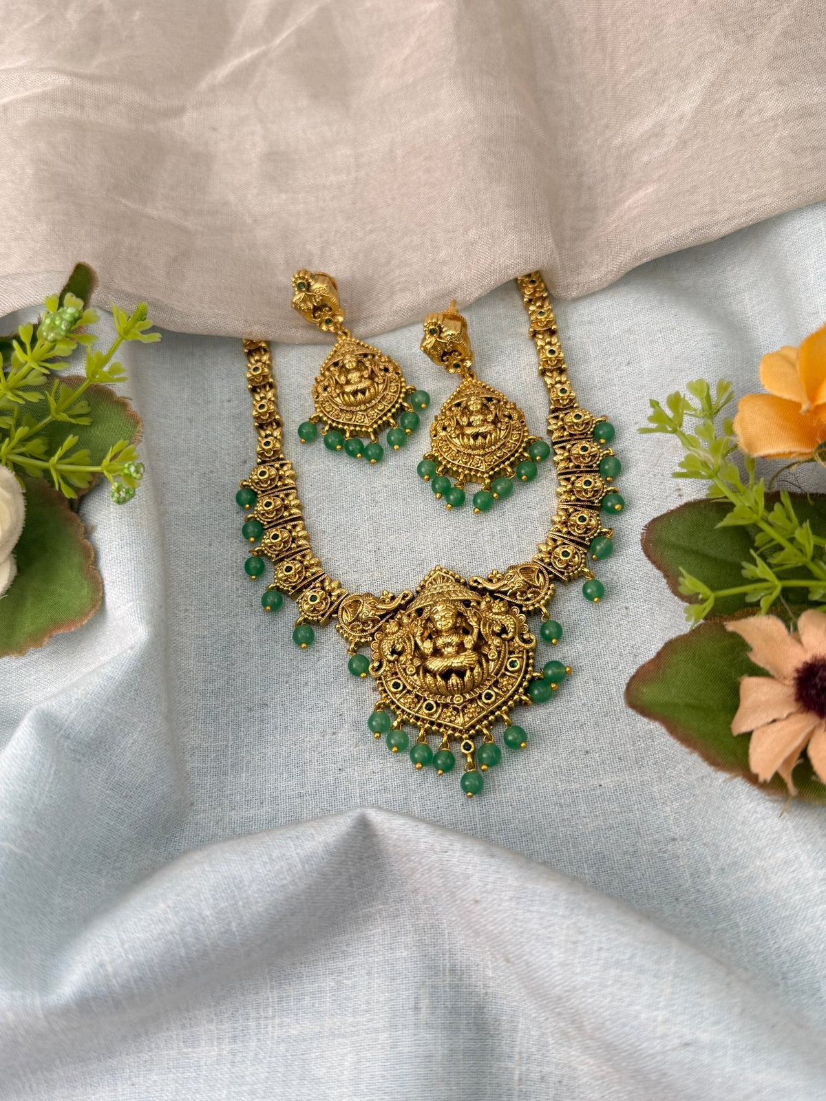 Antique Lakshmi Short Necklace Set | 034 - Mahilas