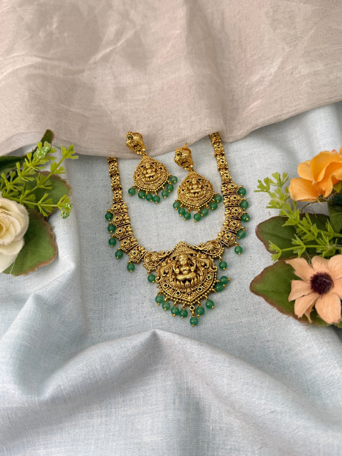 Antique Lakshmi Short Necklace Set | 034 - Mahilas