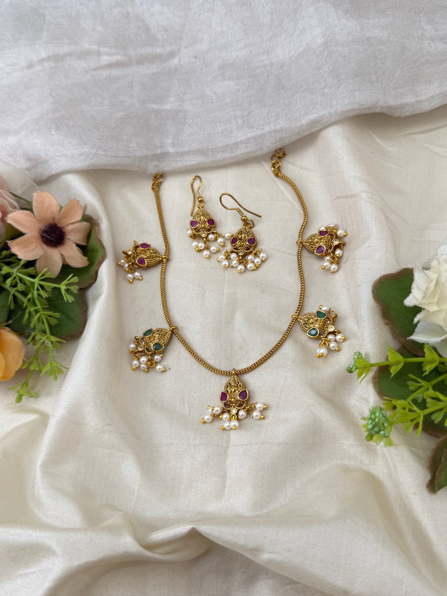 Antique Lakshmi Short Necklace Set | No318 - Mahilas
