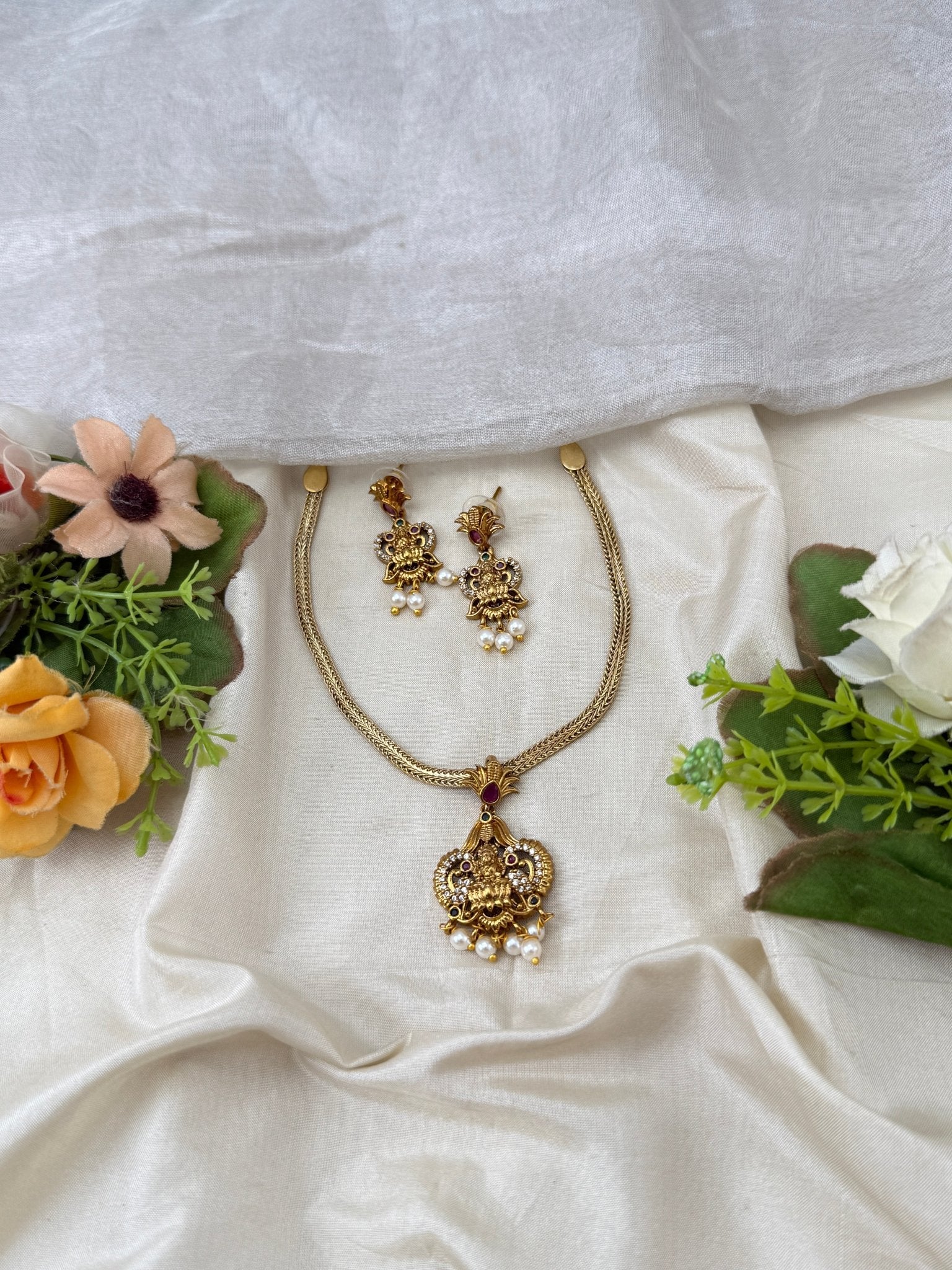 Antique Lakshmi Stone Pendant Short Necklace Set | No315 - Mahilas