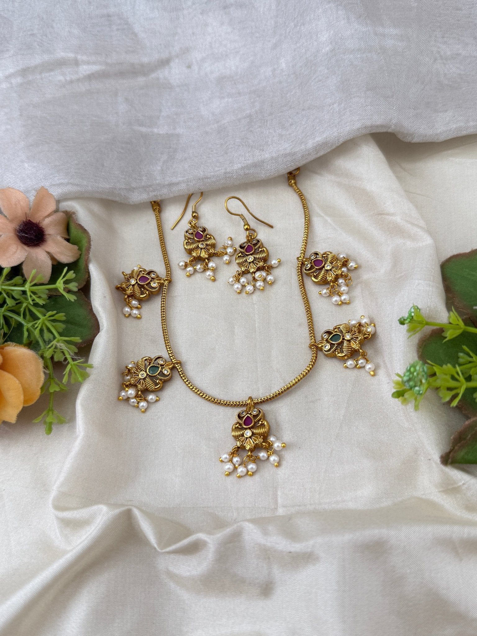 Antique Lakshmi Stone Pendant Short Necklace Set | No320 - Mahilas