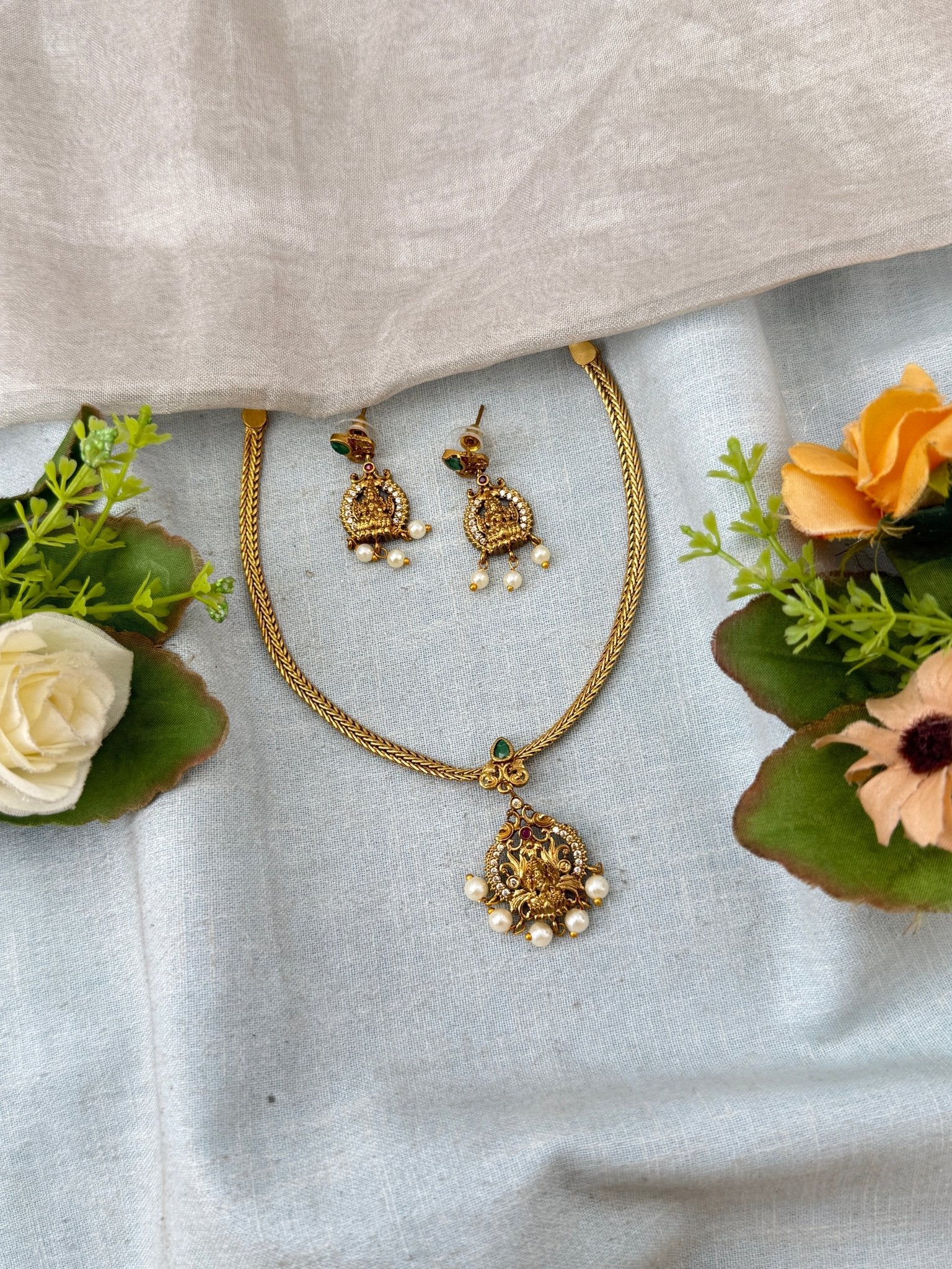 Antique Lakshmi Stone Short Necklace Set | N0316 - Mahilas