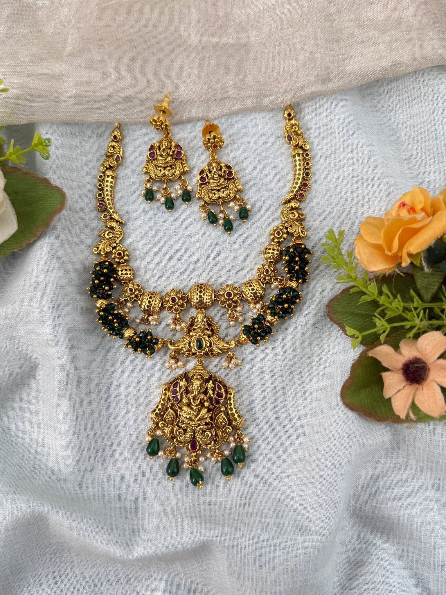 Antique Necklace Ganesh Grand Short Set | N0478 - Mahilas