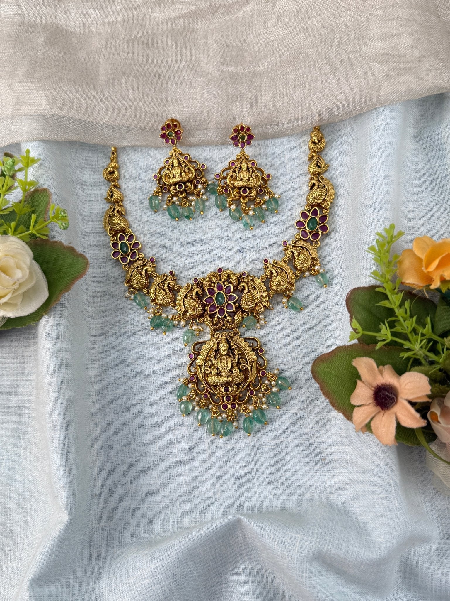 Antique Necklace Lakshmi Grand Short Set | N0475 - Mahilas