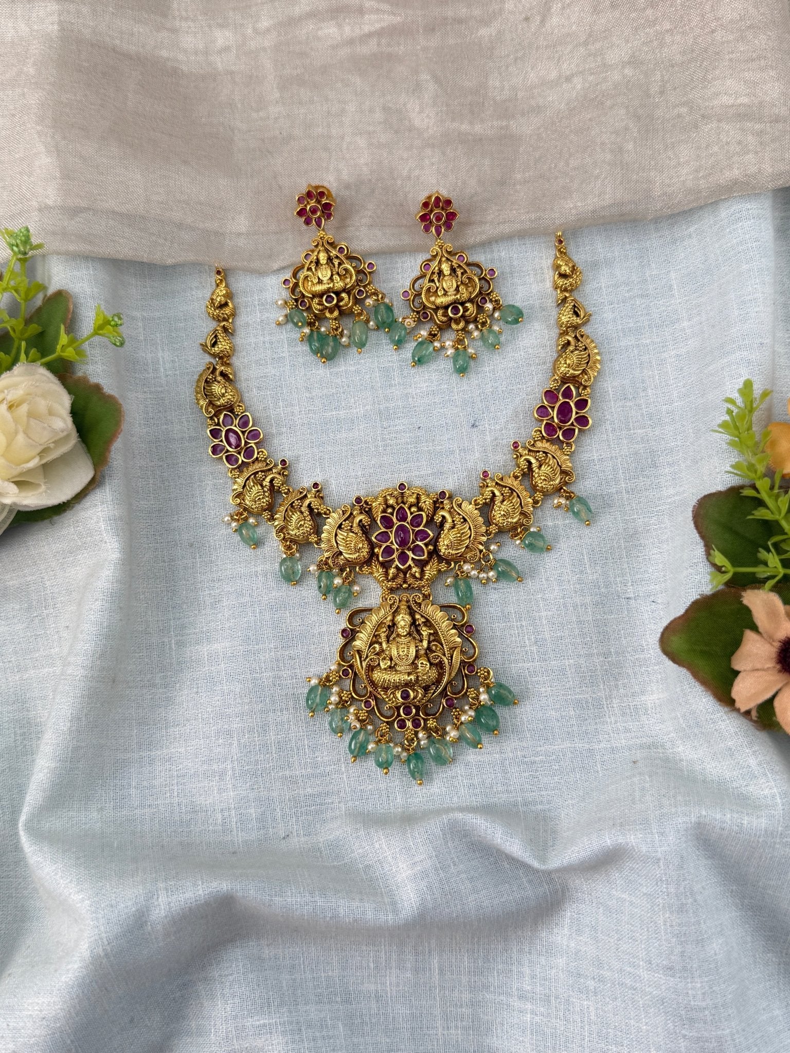 Antique Necklace Lakshmi Grand Short Set | N0477 - Mahilas