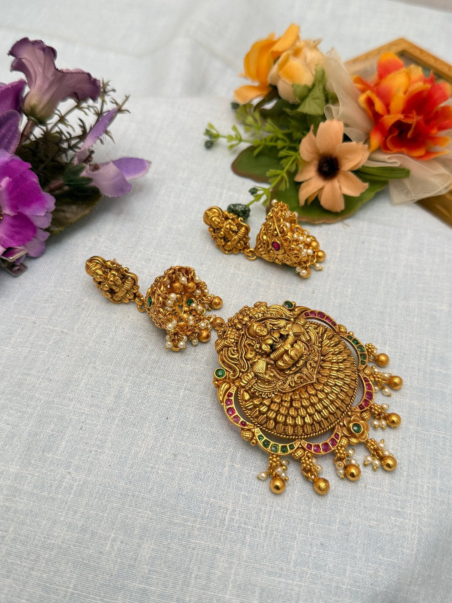 Antique Pendant With Earrings 073 - Mahilas