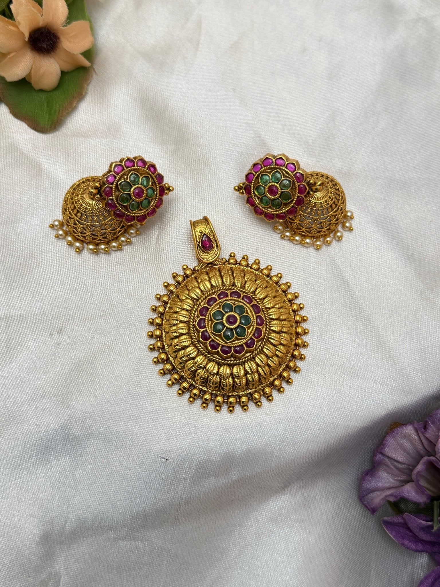 Antique Pendant With Earrings 080 - Mahilas