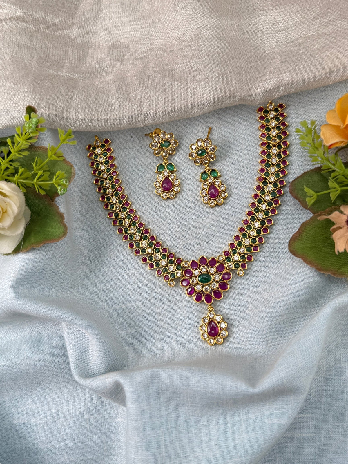 Antique Stone Pendant Short Necklace Set | 076 - Mahilas