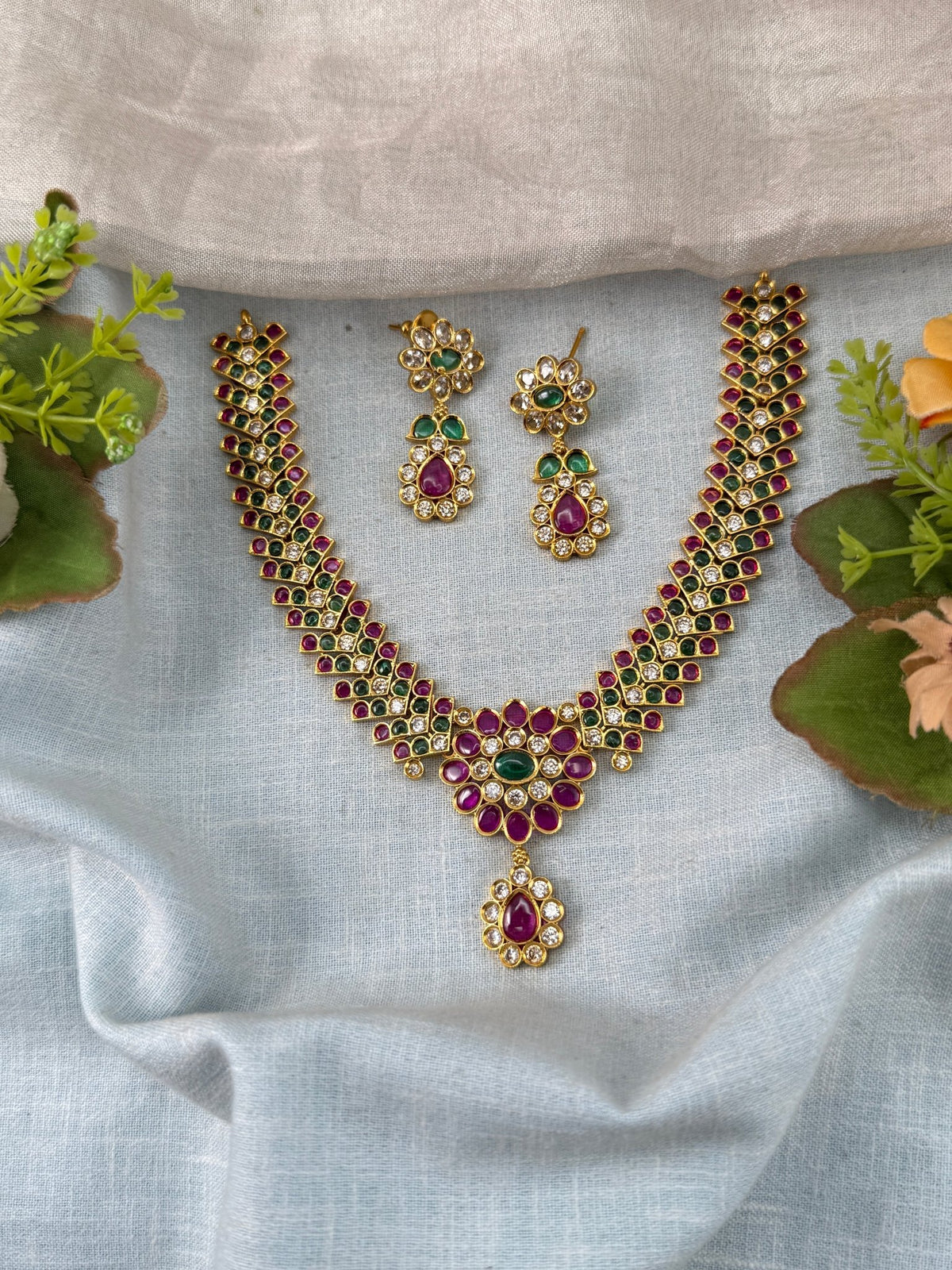 Antique Stone Pendant Short Necklace Set | 076 - Mahilas