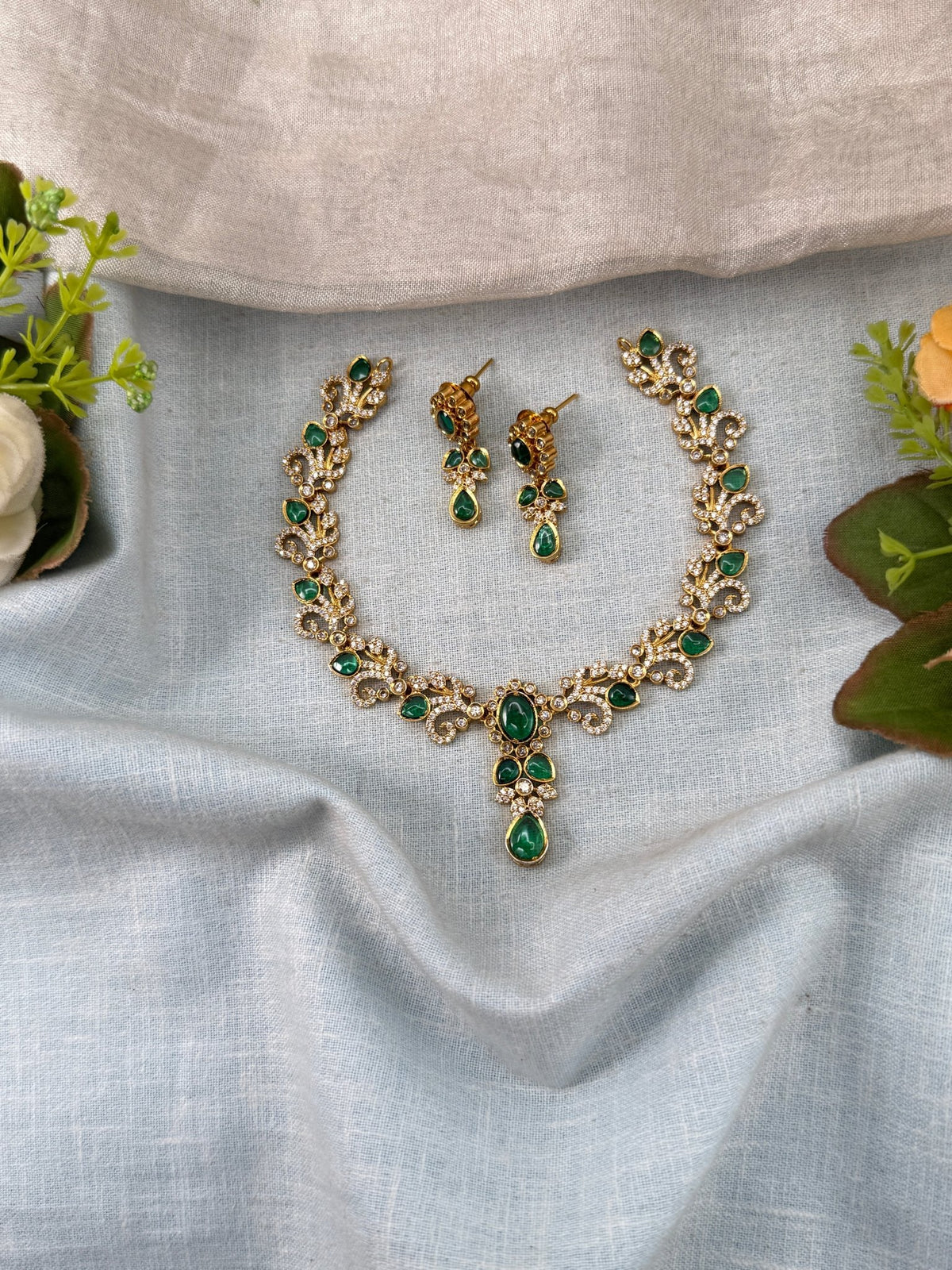 Antique Stone Pendant Short Necklace Set | 080 - Mahilas