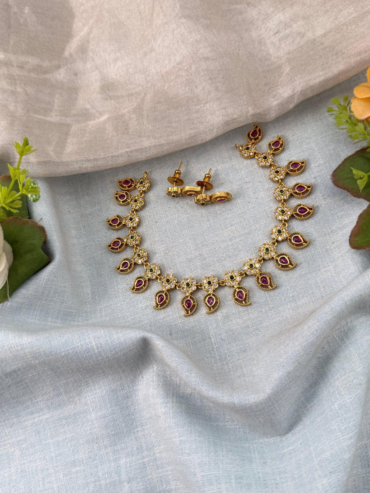 Antique Stone Pendant Short Necklace Set | 081 - Mahilas