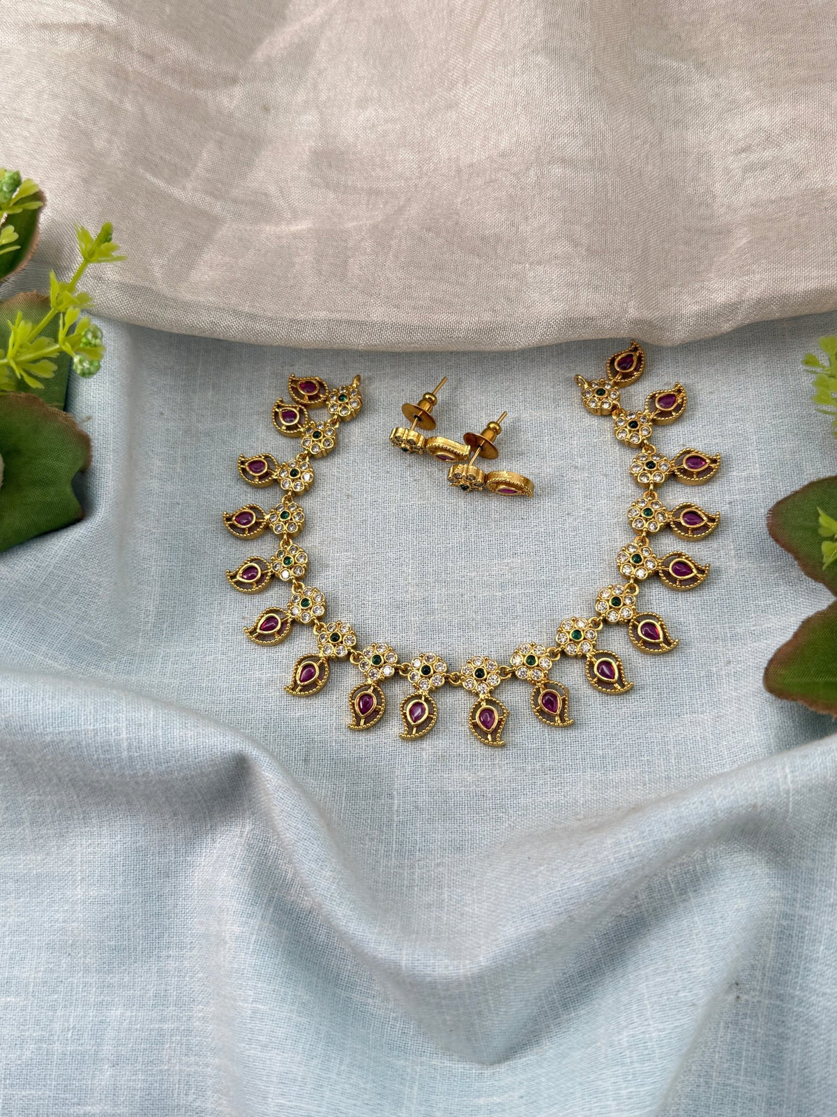 Antique Stone Pendant Short Necklace Set | 081 - Mahilas