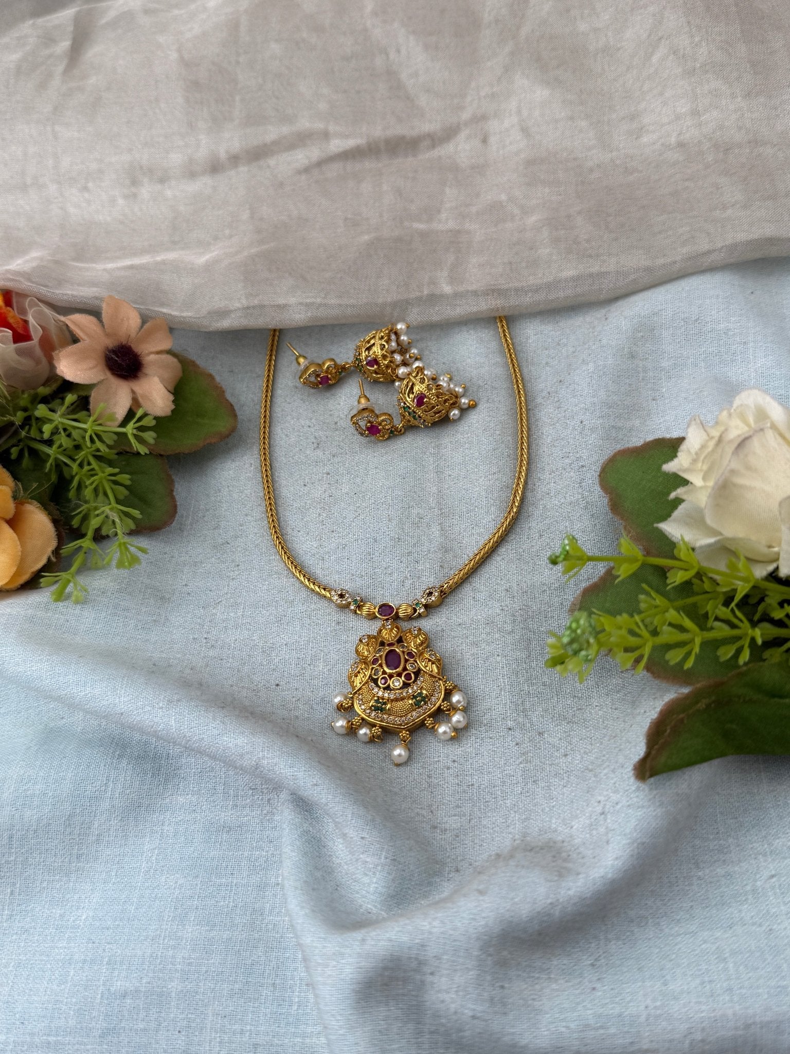 Antique Stone Pendant Short Necklace Set | No286 - Mahilas