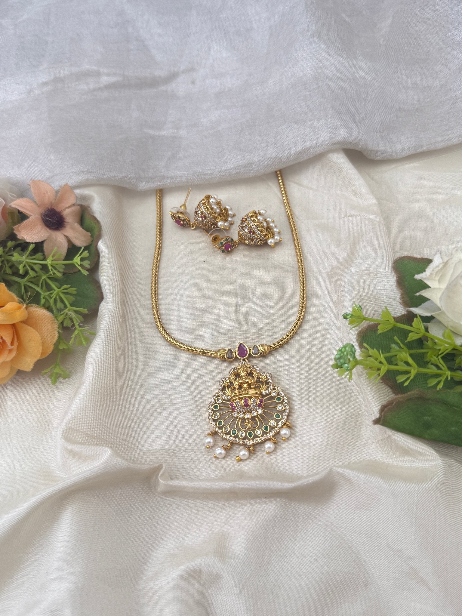 Antique Stone Pendant Short Necklace Set | No292 - Mahilas