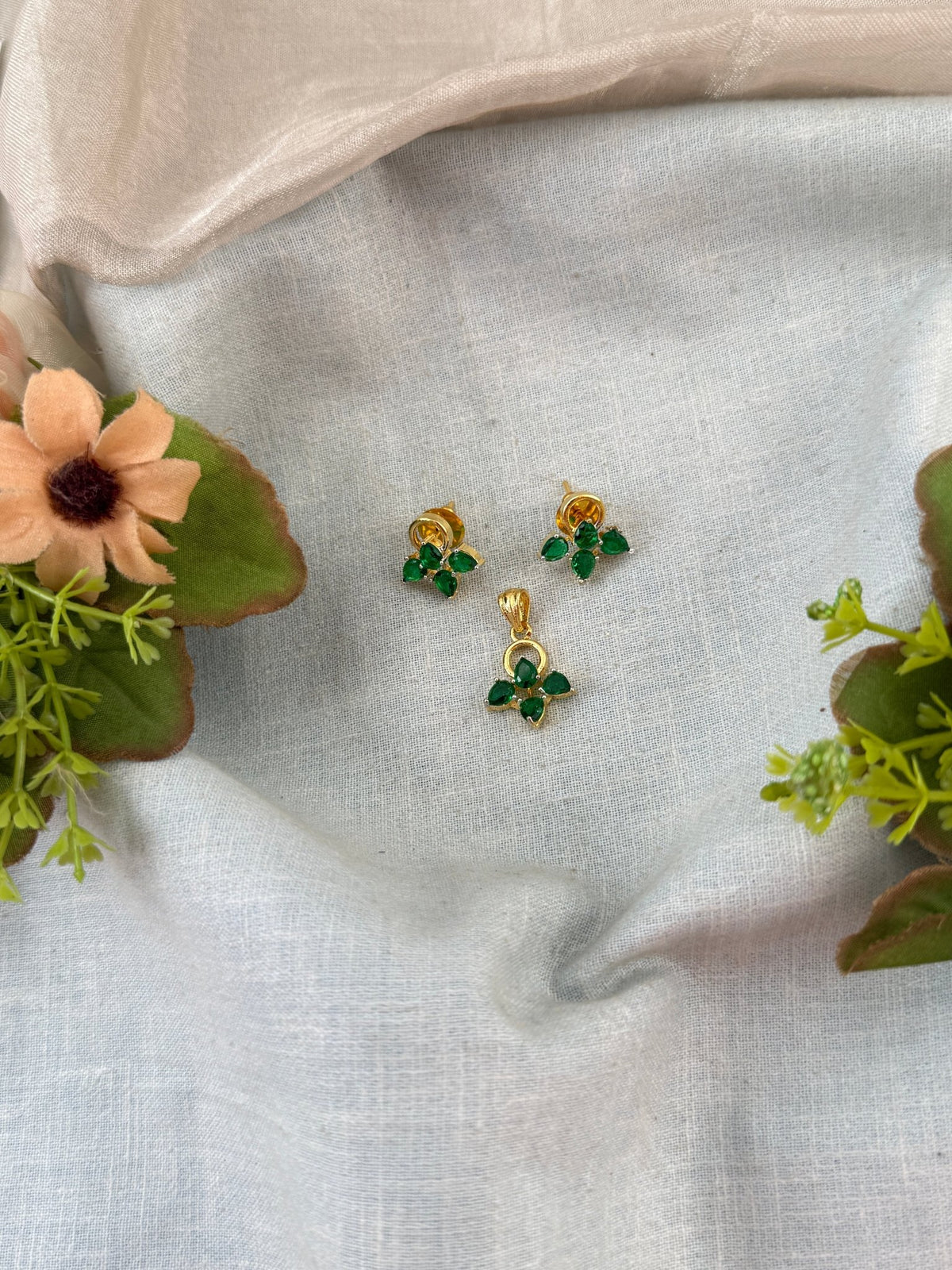 Antique Stone Pendant with Earrings | 033 - Mahilas