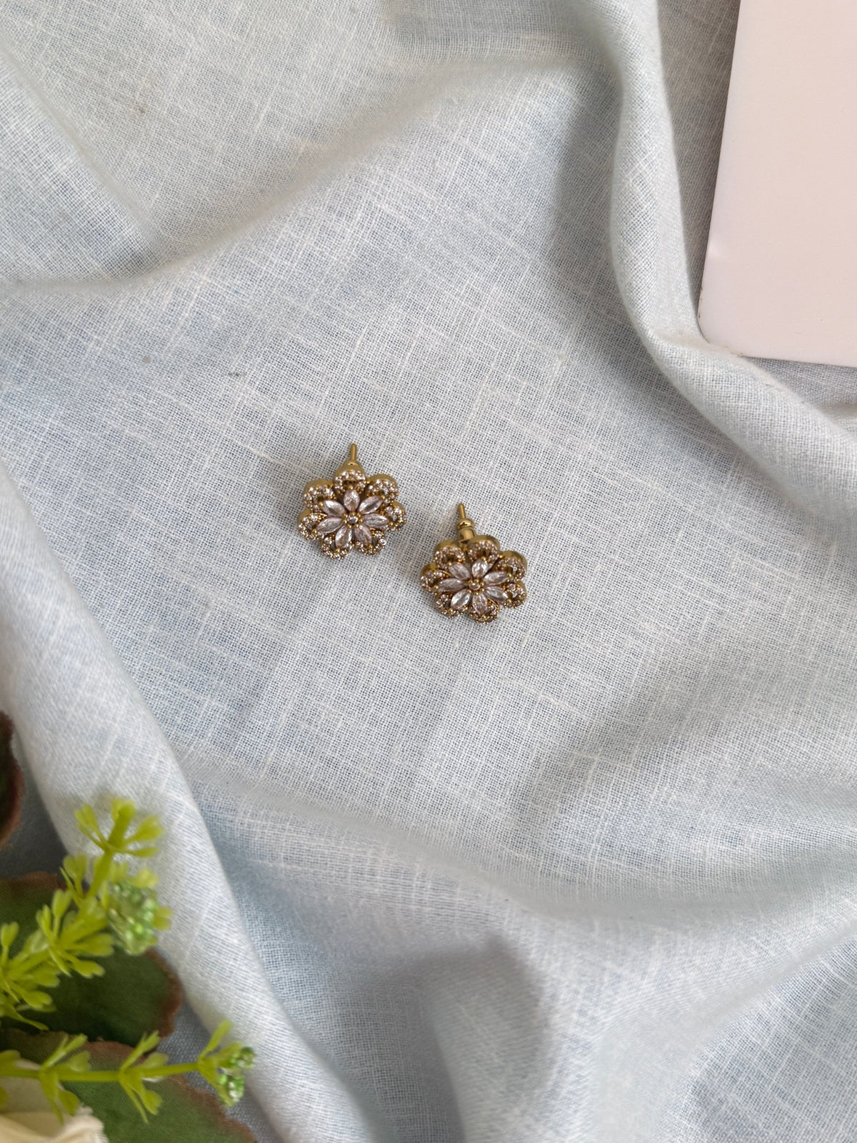 Antique Stone Stud Earrings | E0287 - Mahilas