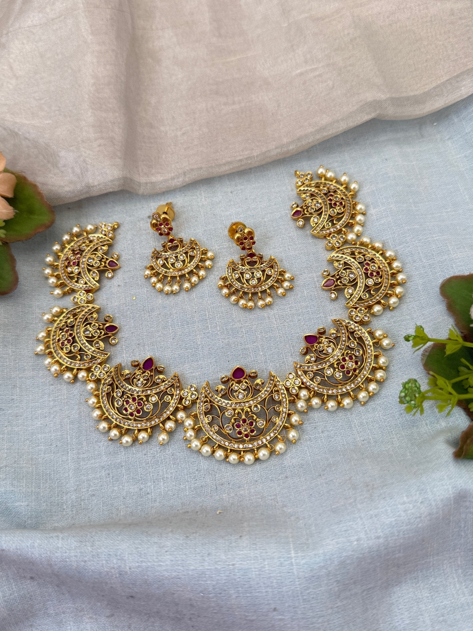 Beautiful Antique Chandra Design Short Necklace Set 1065 - Mahilas