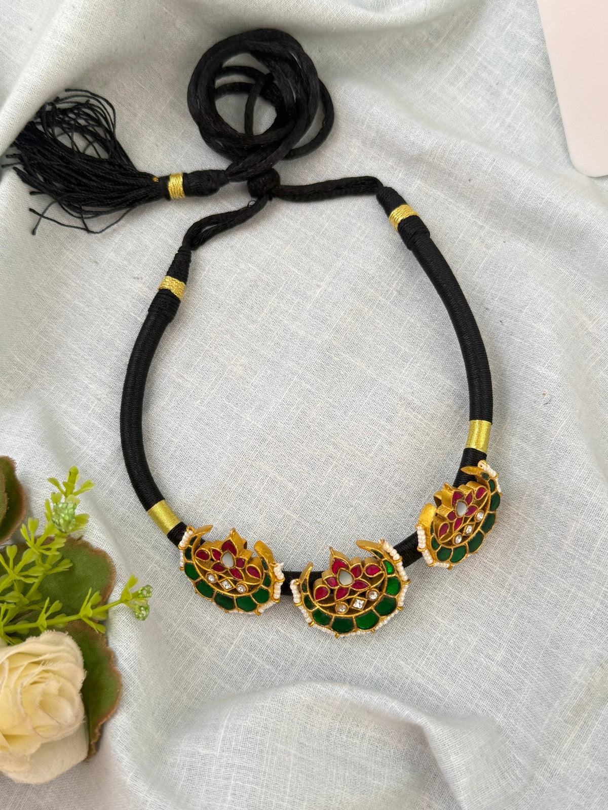 Black Threads Jadau Kundan Short Necklace | N0583 - Mahilas