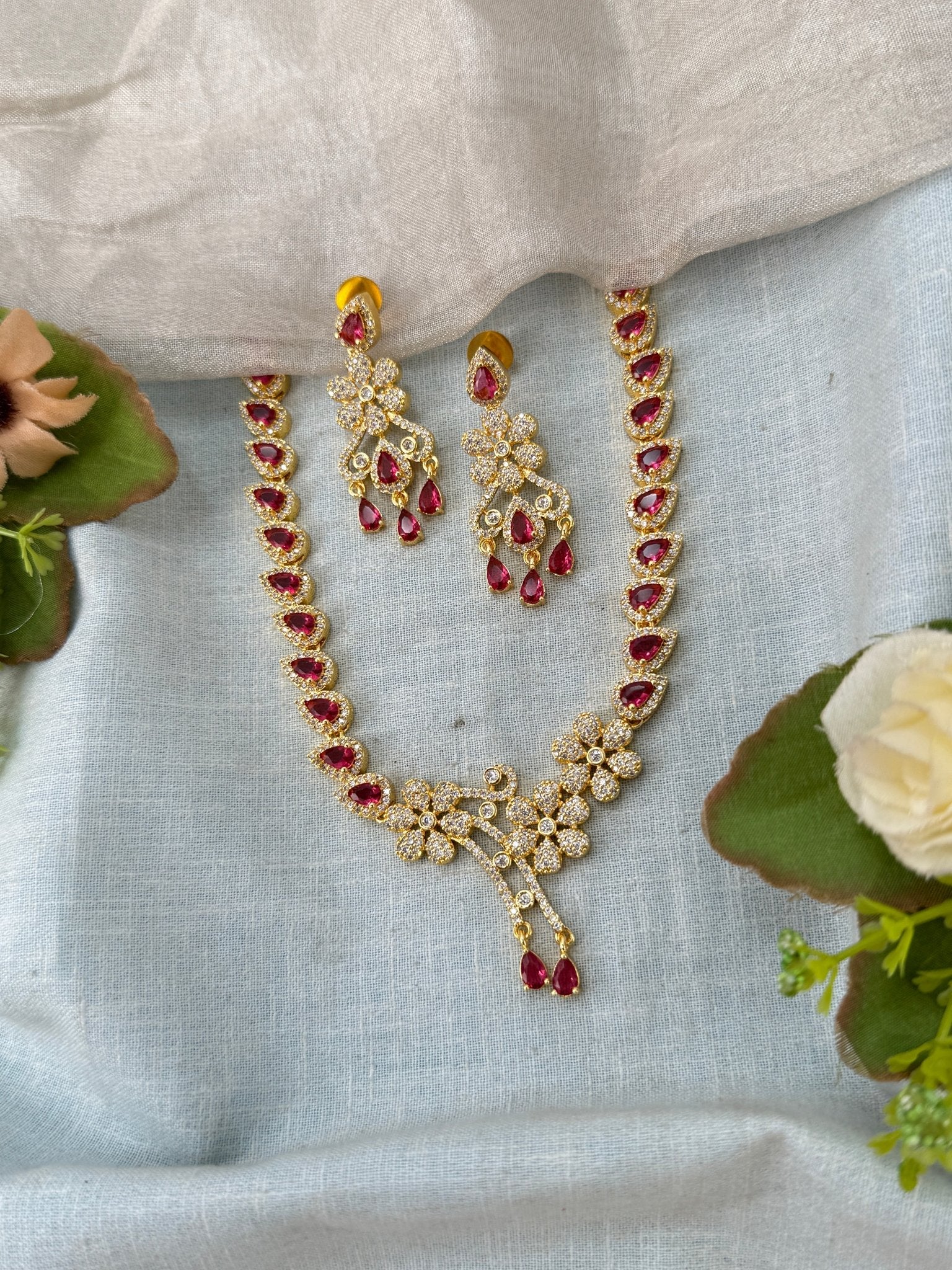 Designer Gold Stone Short Necklace Set 825 - Mahilas