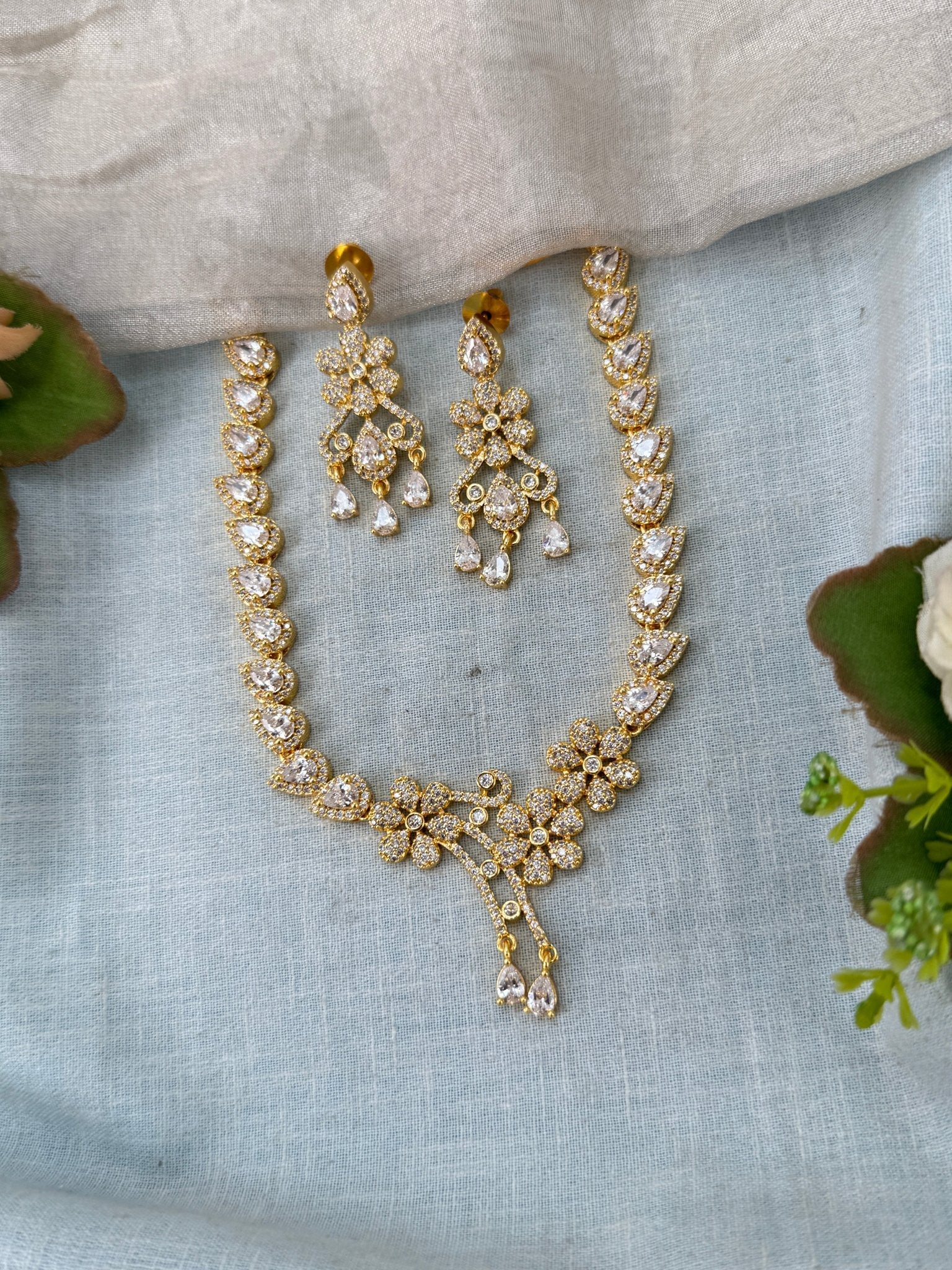 Designer Gold Stone Short Necklace Set 831 - Mahilas