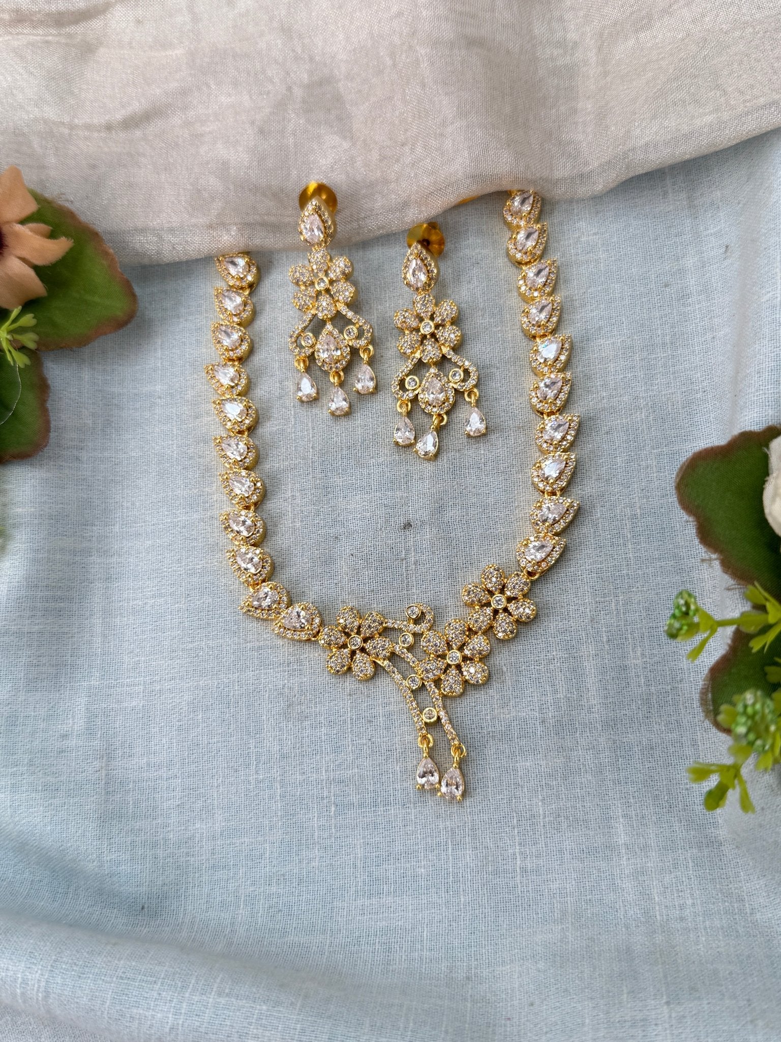 Designer Gold Stone Short Necklace Set 831 - Mahilas