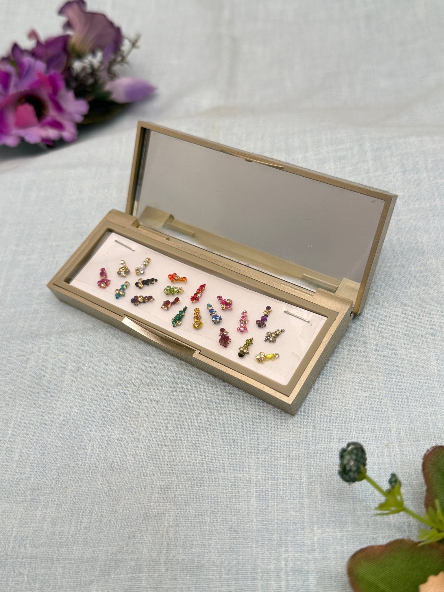 Designer Grand Bindi Box 352 - Mahilas