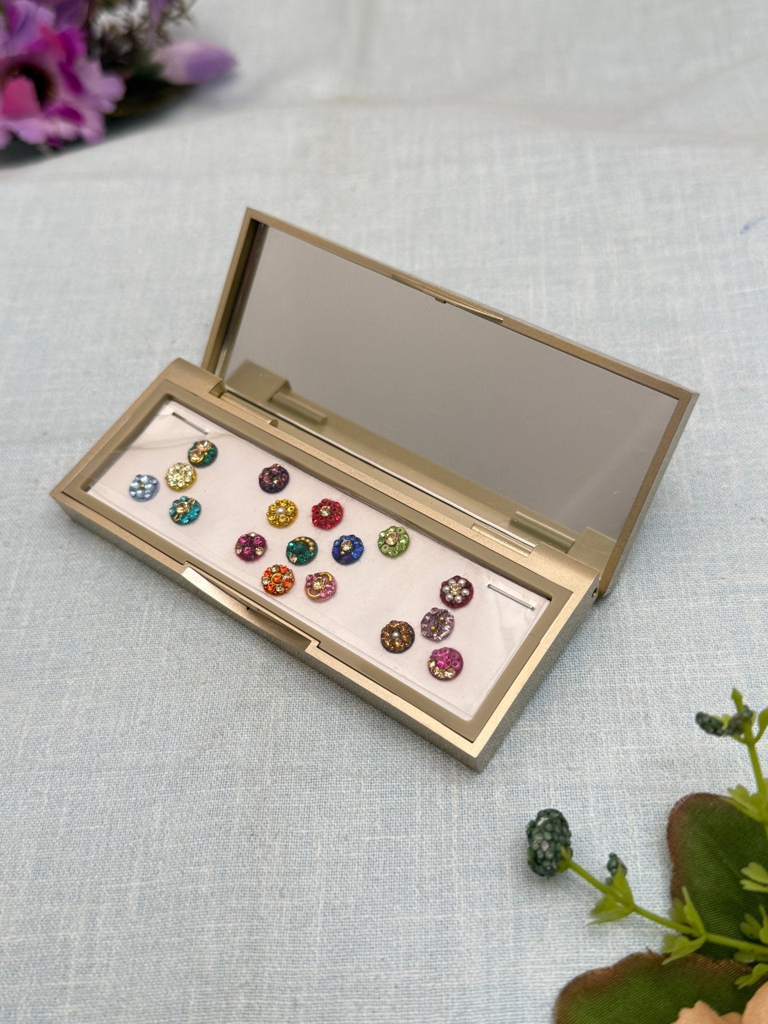 Designer Grand Bindi Box 359 - Mahilas