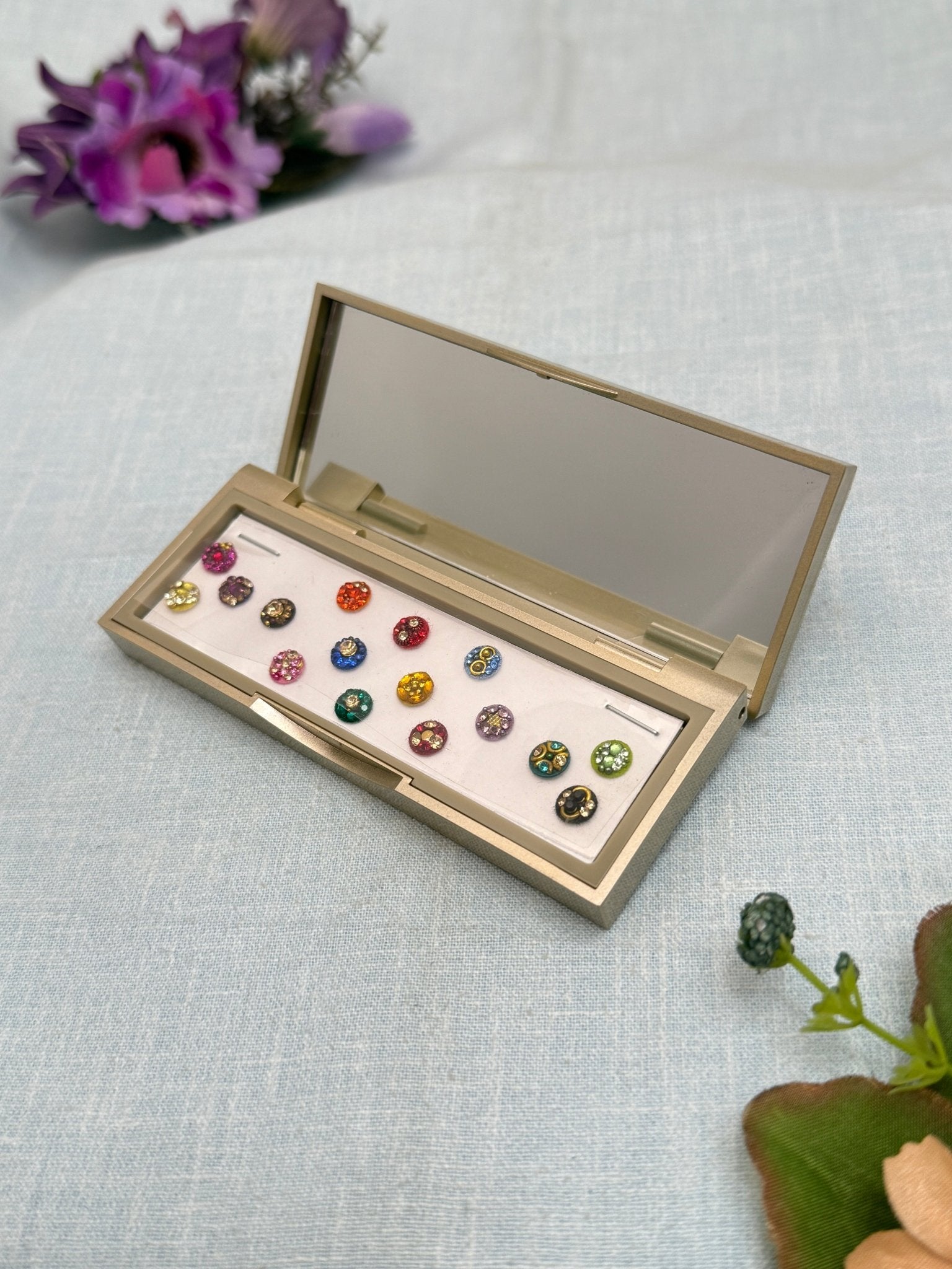 Designer Grand Bindi Box 362 - Mahilas
