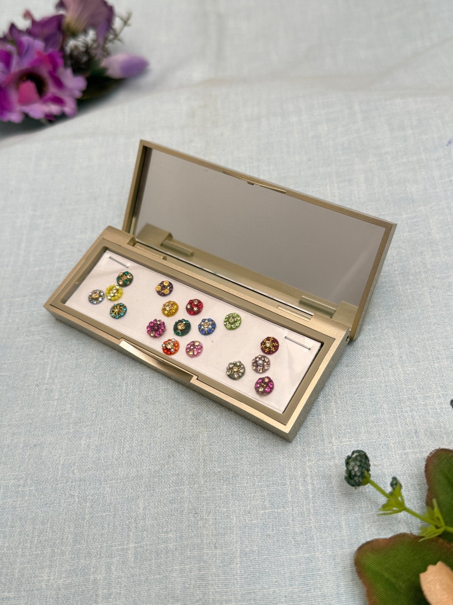Designer Grand Bindi Box 363 - Mahilas