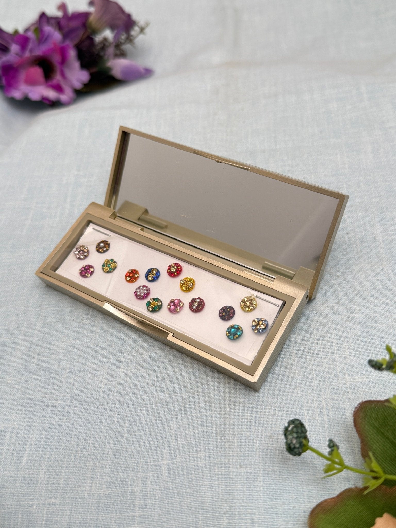 Designer Grand Bindi Box 372 - Mahilas