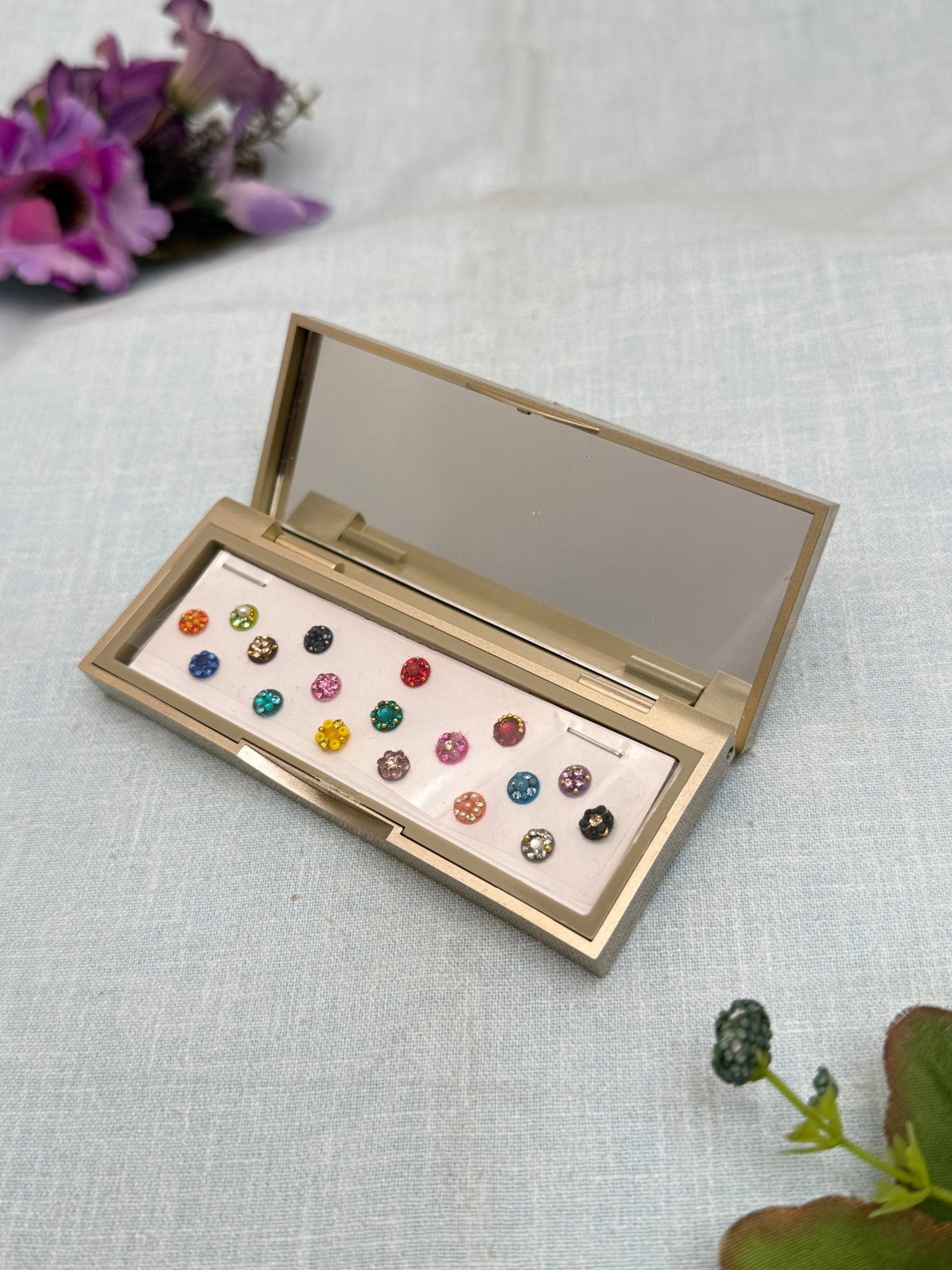 Designer Grand Bindi Box 377 - Mahilas