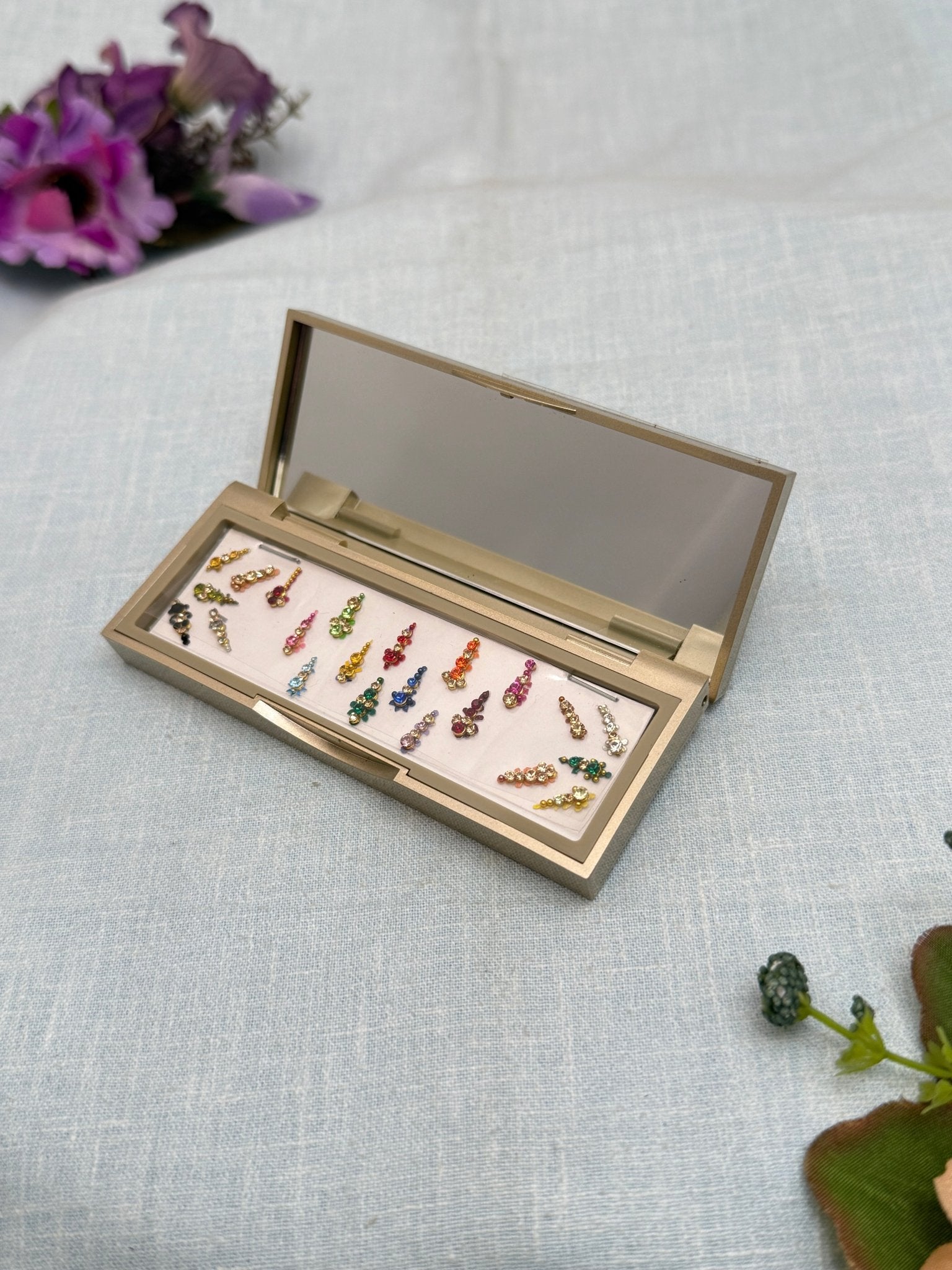 Designer Grand Bindi Box 383 - Mahilas