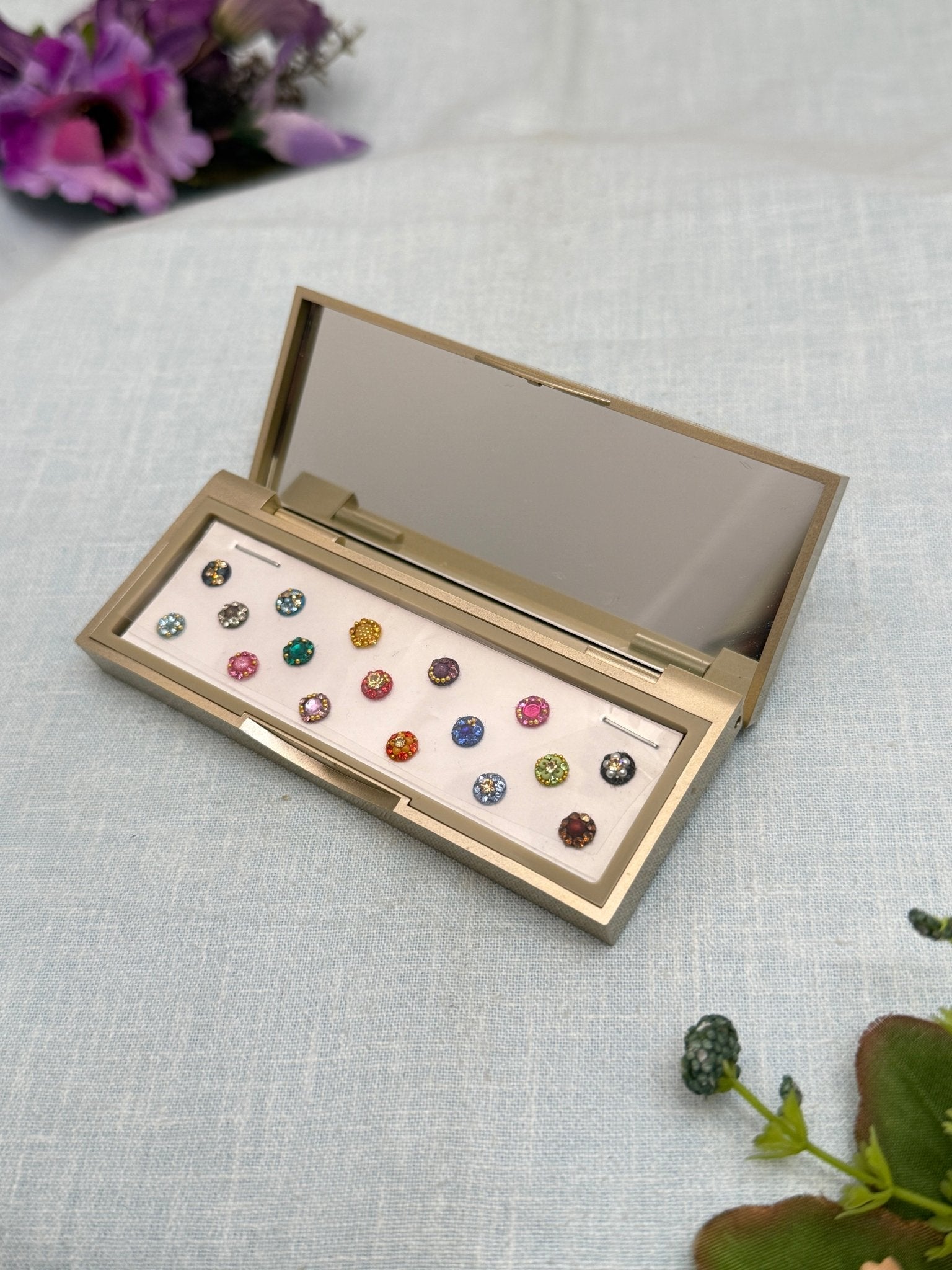 Designer Grand Bindi Box 398 - Mahilas