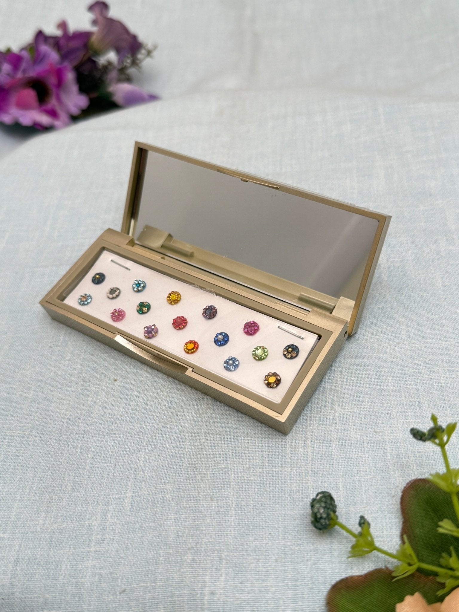 Designer Grand Bindi Box 407 - Mahilas