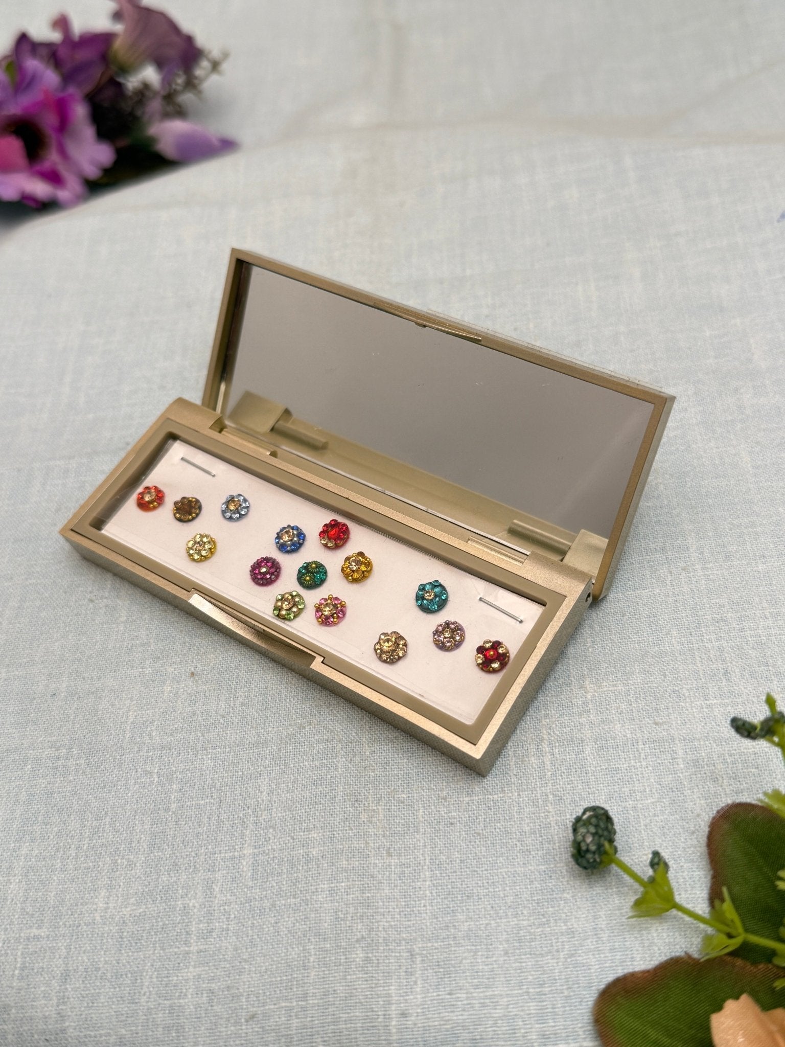 Designer Grand Bindi Box 414 - Mahilas