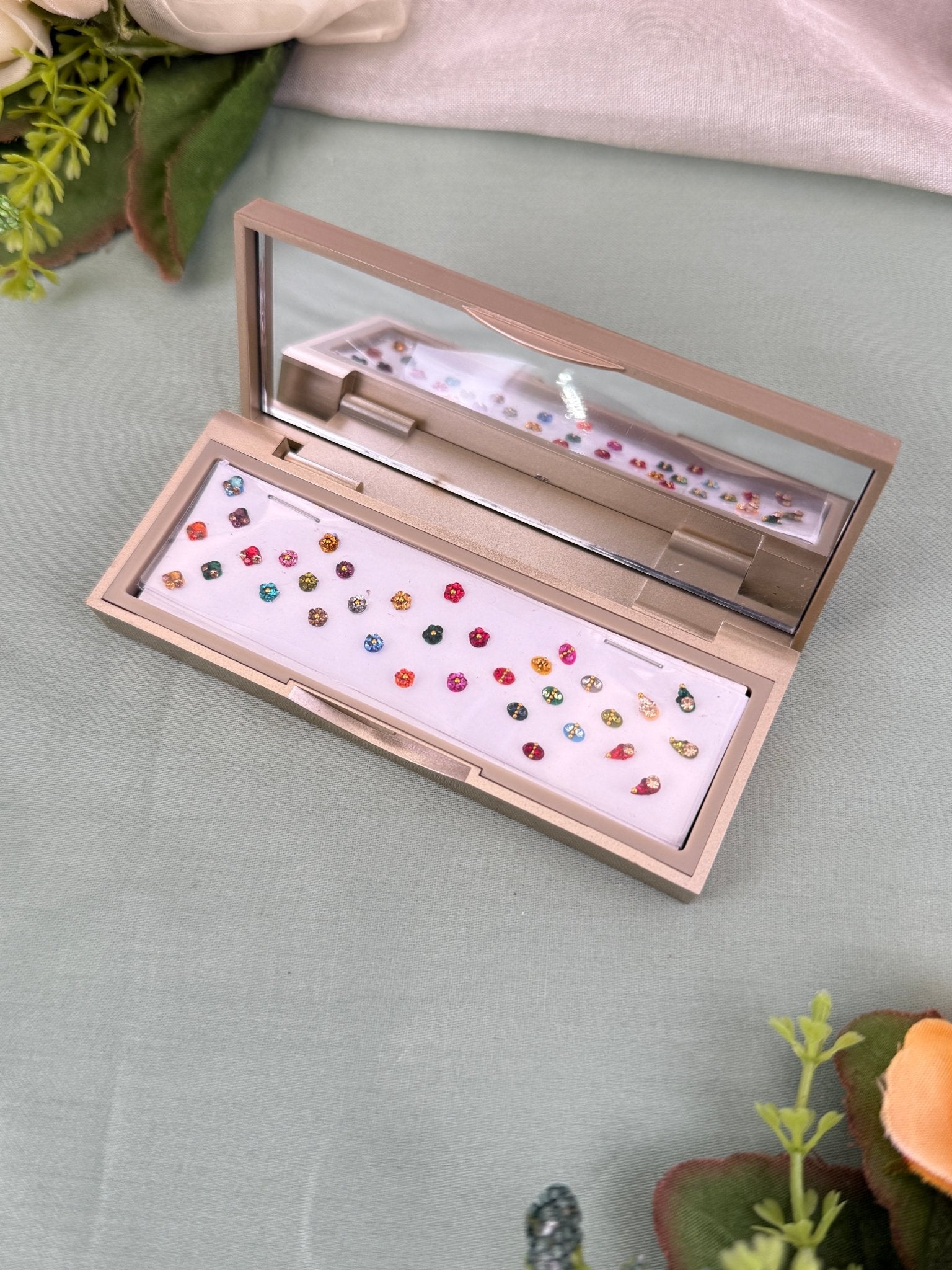 Designer Grand Bindi Box 542 - Mahilas
