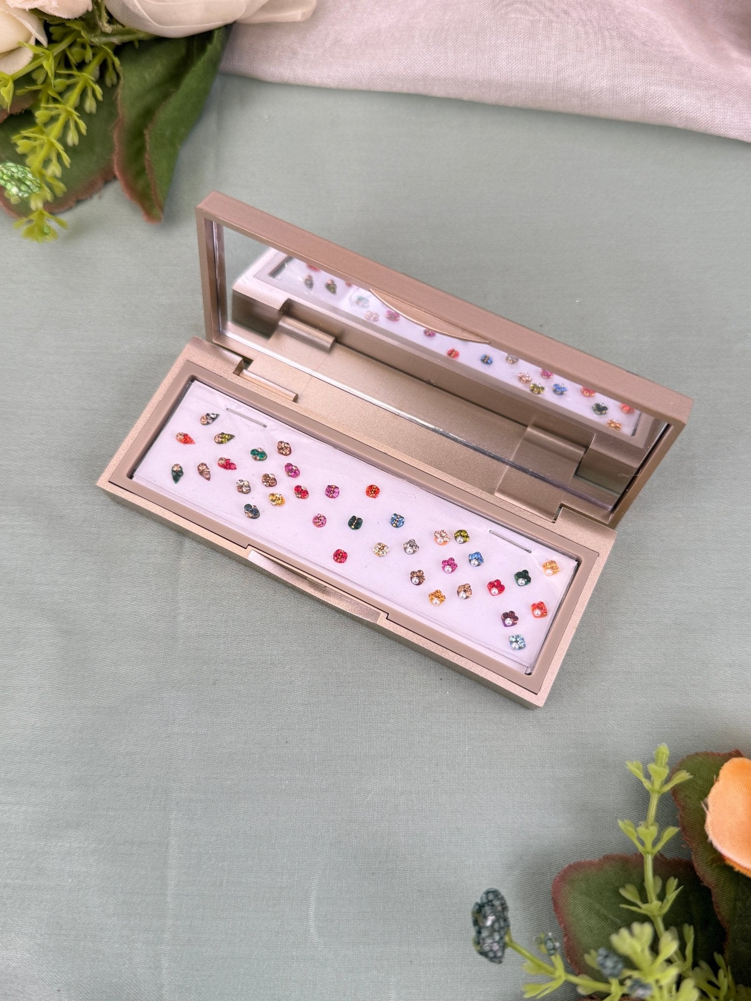 Designer Grand Bindi Box 544 - Mahilas