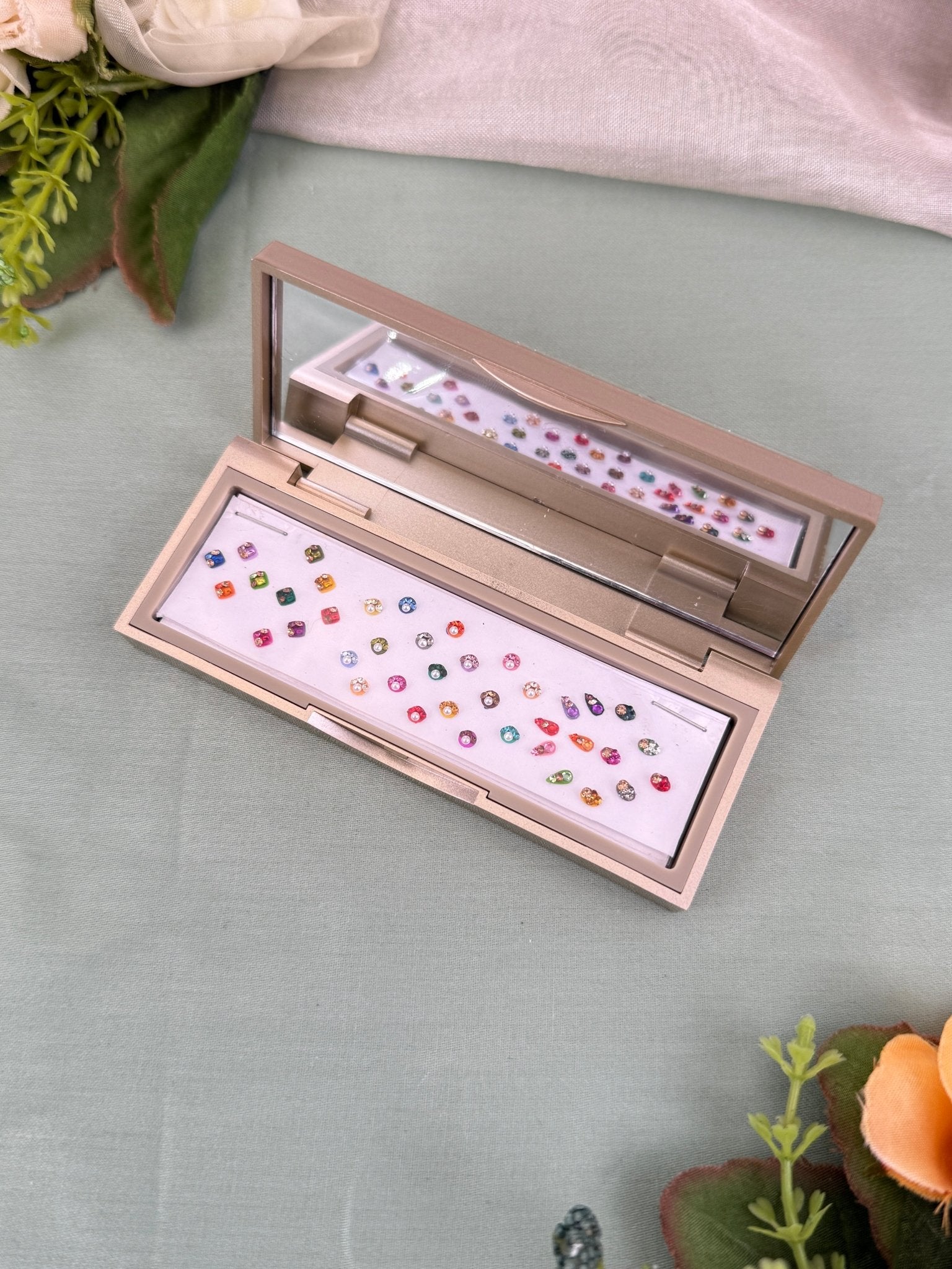 Designer Grand Bindi Box 545 - Mahilas