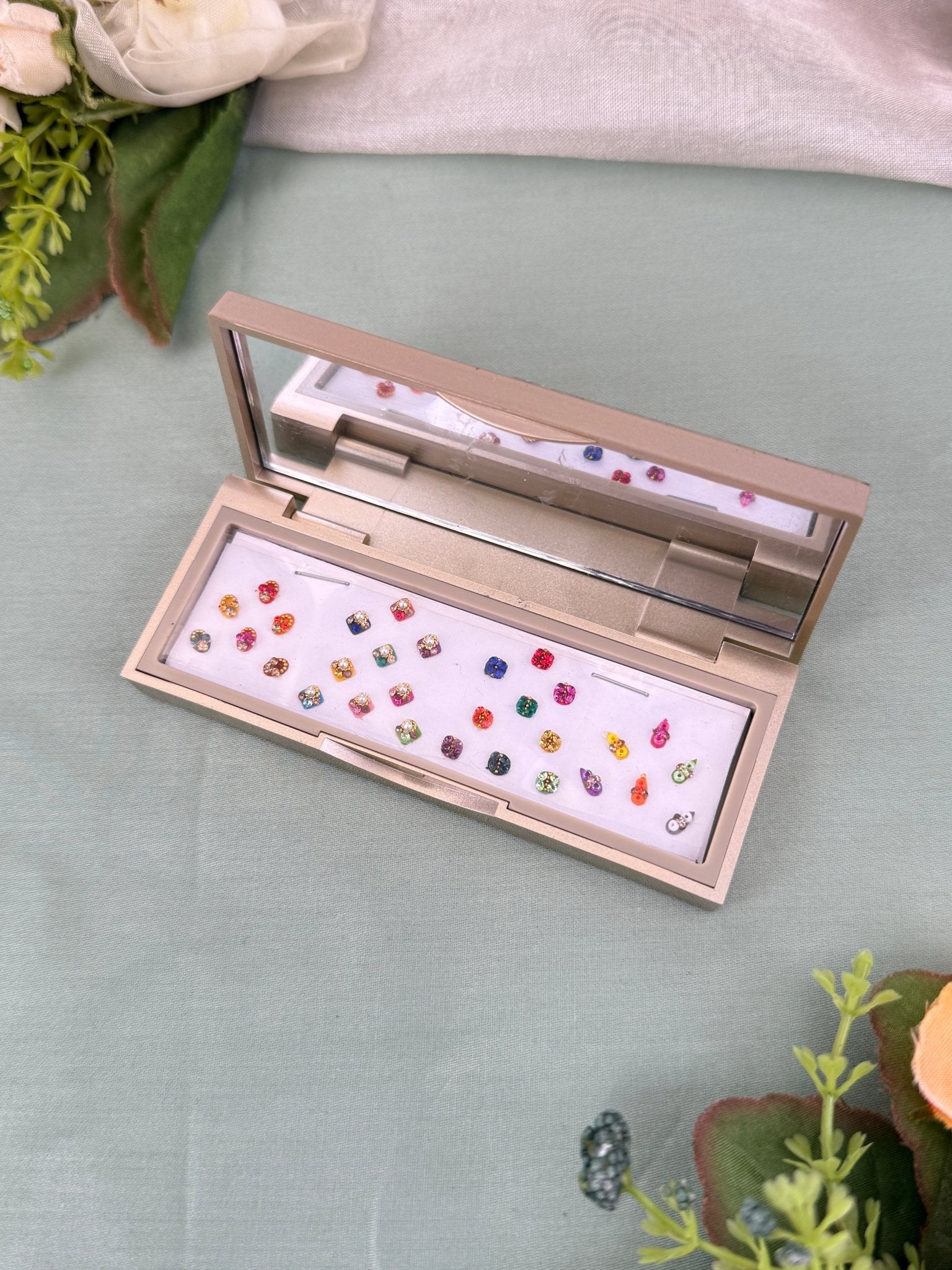 Designer Grand Bindi Box 549 - Mahilas