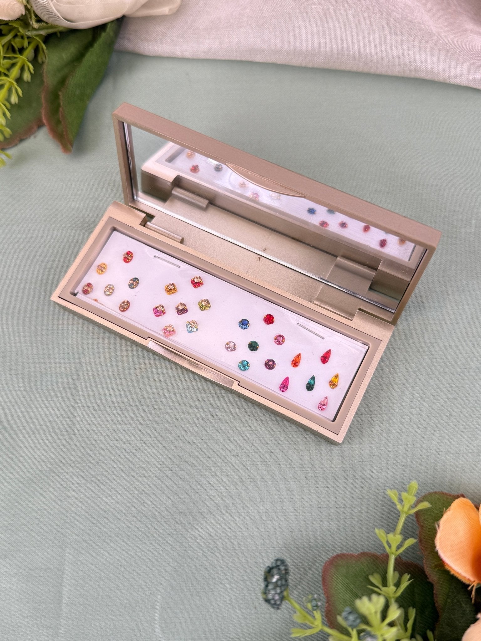 Designer Grand Bindi Box 550 - Mahilas