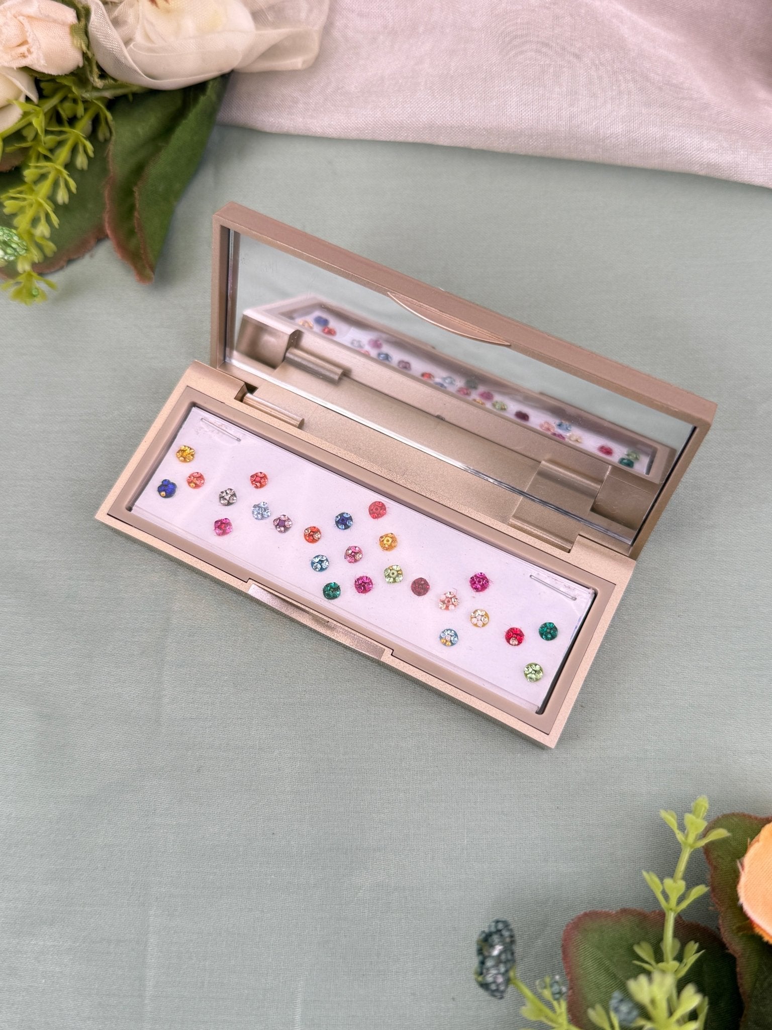 Designer Grand Bindi Box 551 - Mahilas