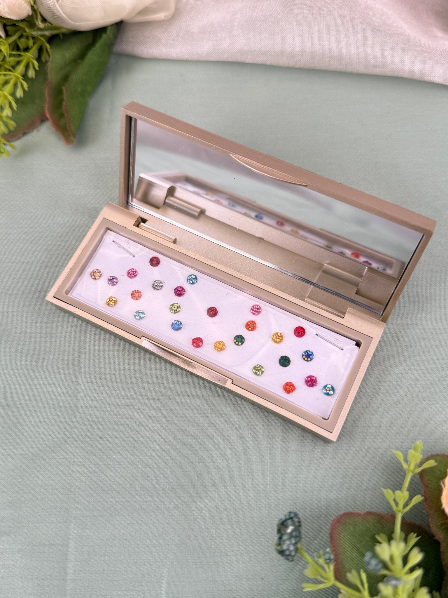 Designer Grand Bindi Box 554 - Mahilas